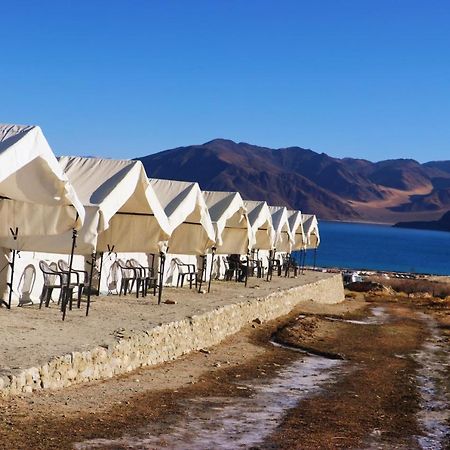 ホテル Camp Redstart レー エクステリア 写真